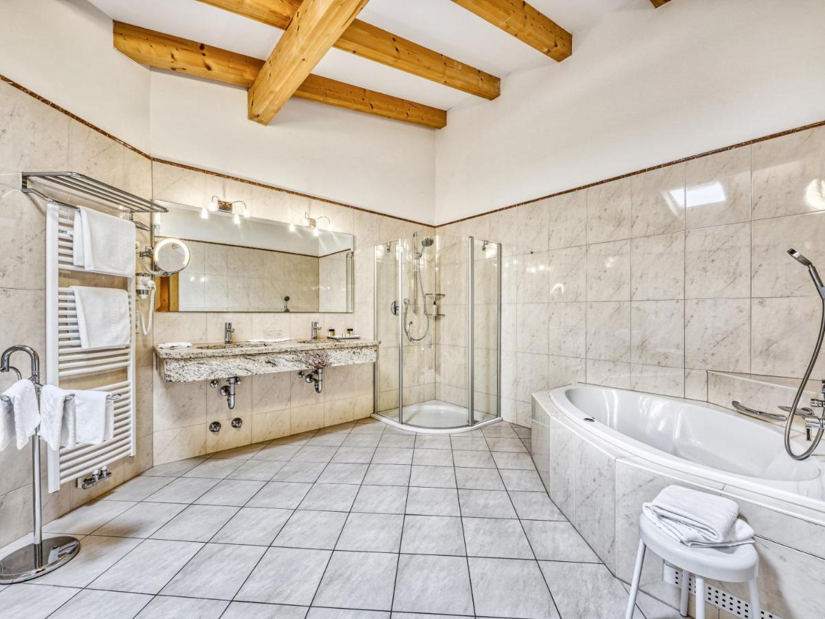Hotel Traubenheim Tirolo Bagian luar foto