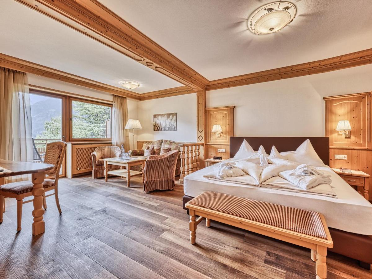 Hotel Traubenheim Tirolo Bagian luar foto