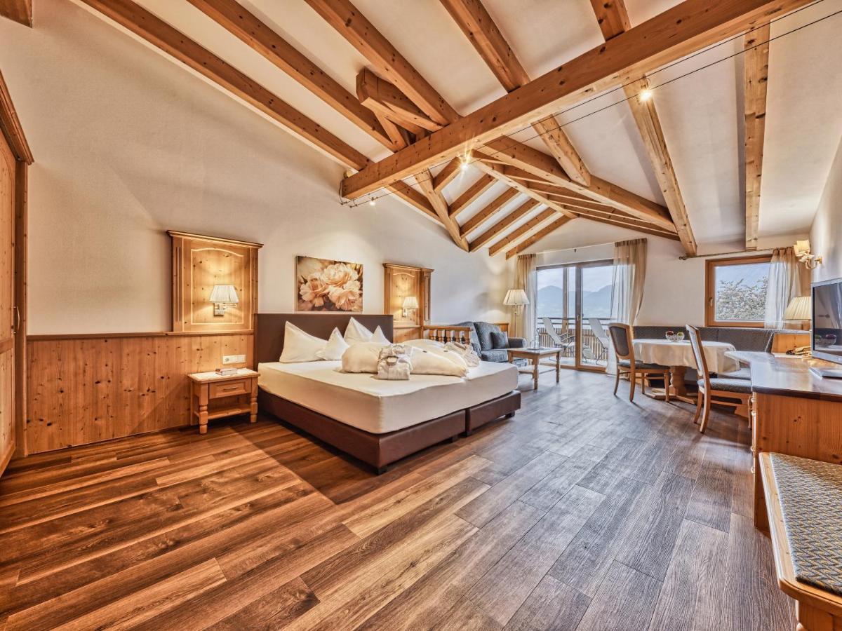 Hotel Traubenheim Tirolo Bagian luar foto